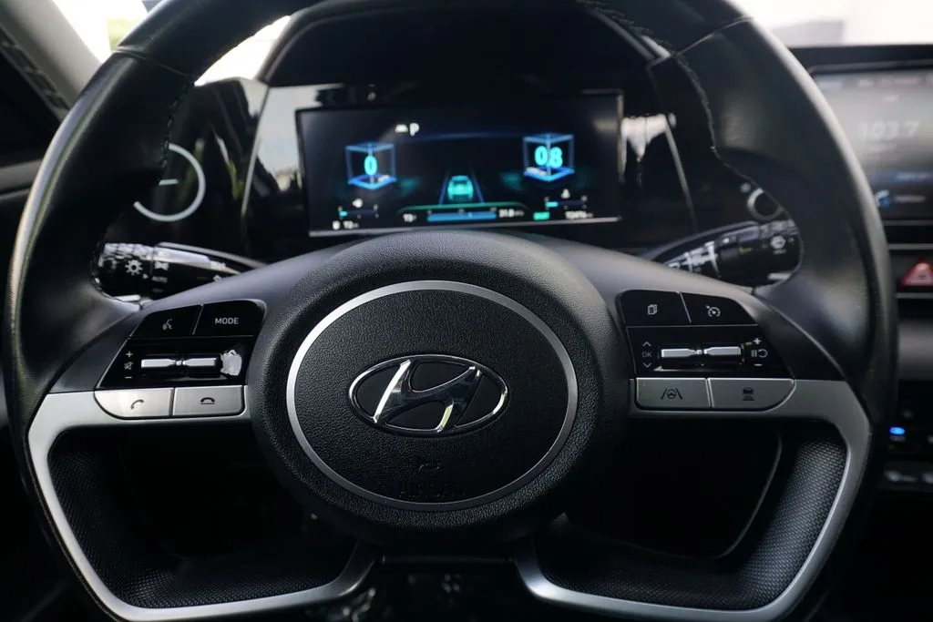 Hyundai Elantra photo 18