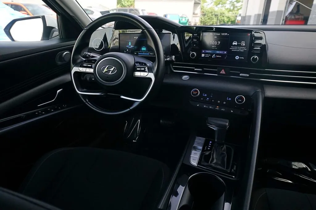 Hyundai Elantra photo 28