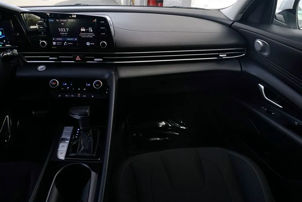 Hyundai Elantra photo 27
