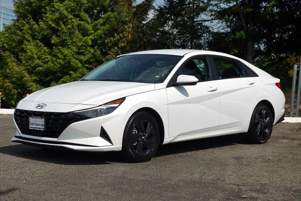 Hyundai Elantra photo 3