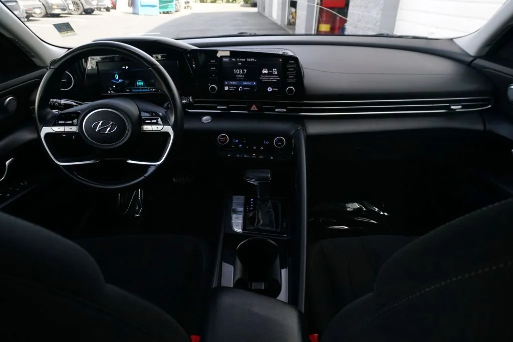 Hyundai Elantra photo 26