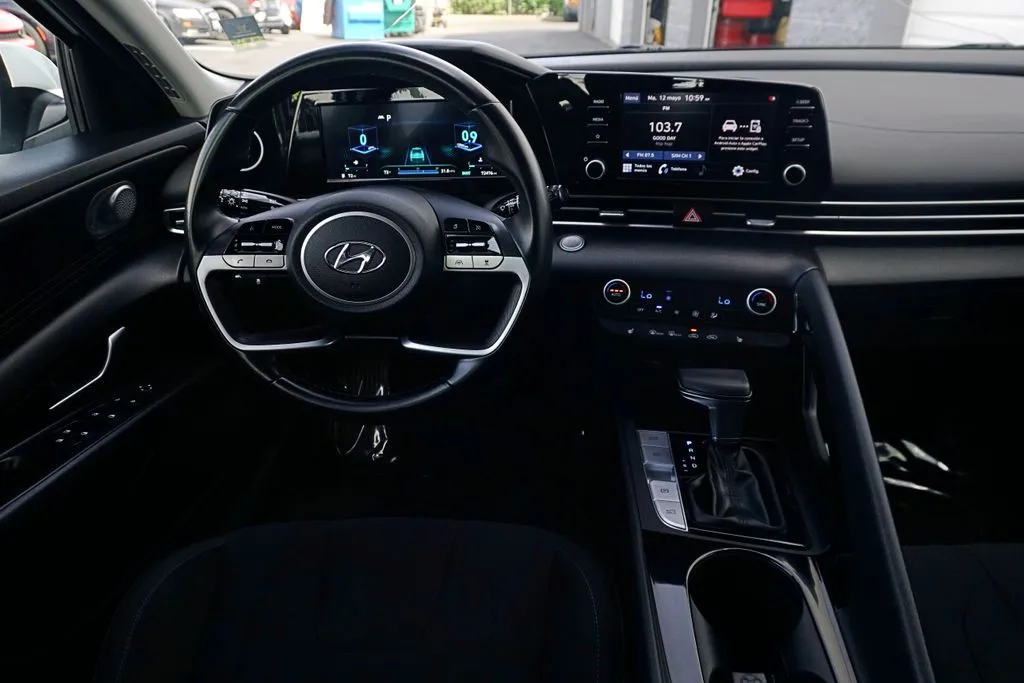Hyundai Elantra photo 19