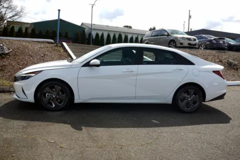 More photos of 2021 Hyundai Elantra SEL at South Tacoma Auto, WA