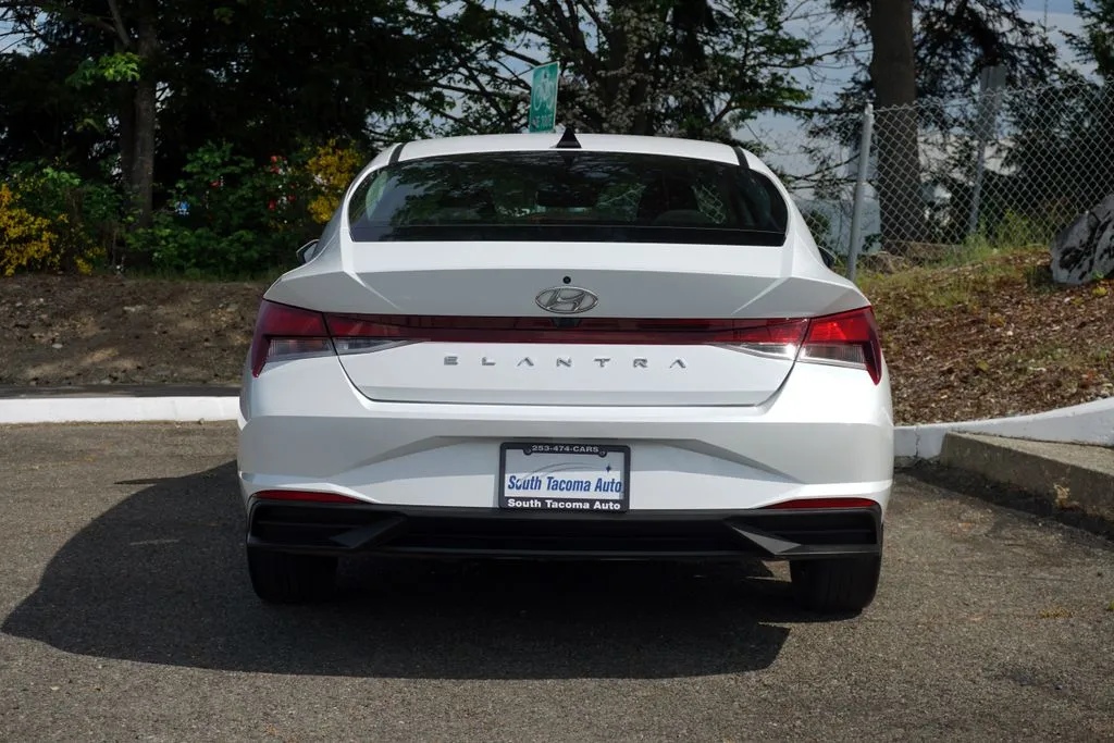 Hyundai Elantra photo 6