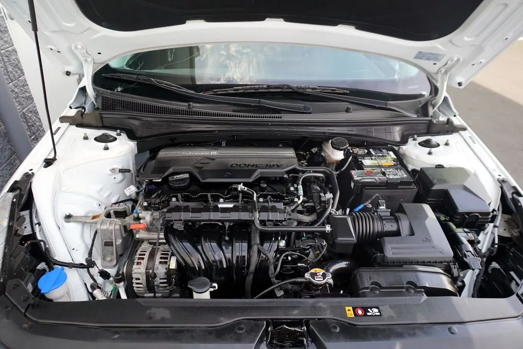Hyundai Elantra photo 12