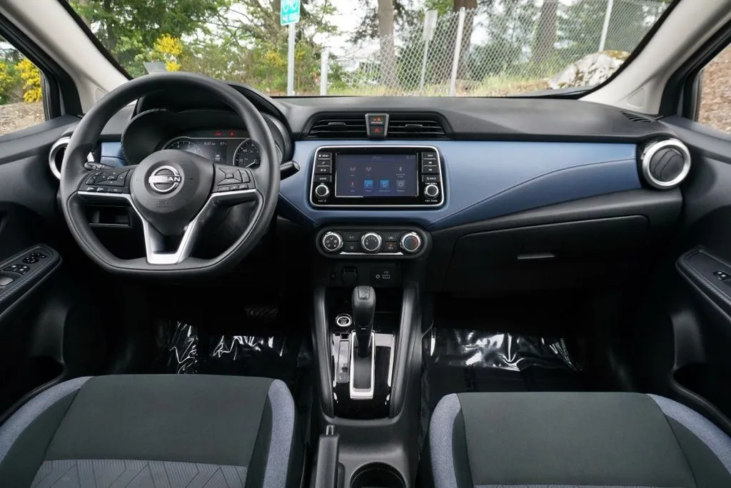 Nissan Versa photo 17