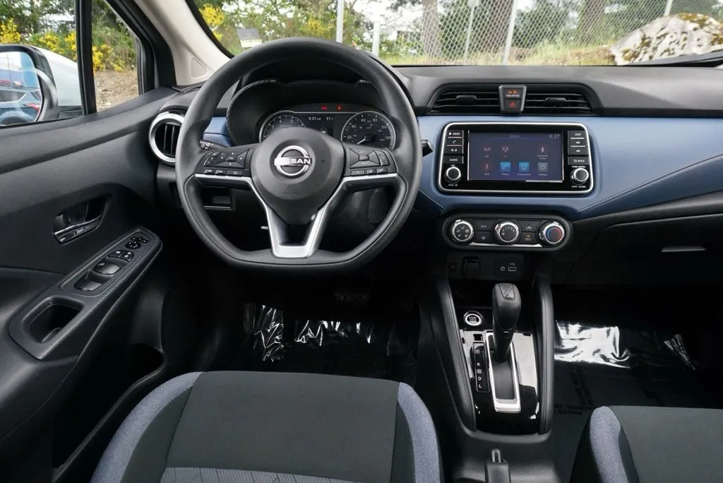 Nissan Versa photo 16