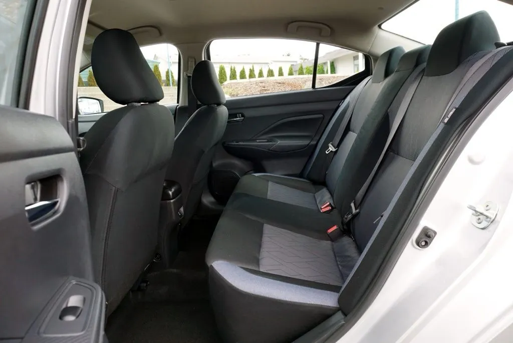 Nissan Versa photo 21