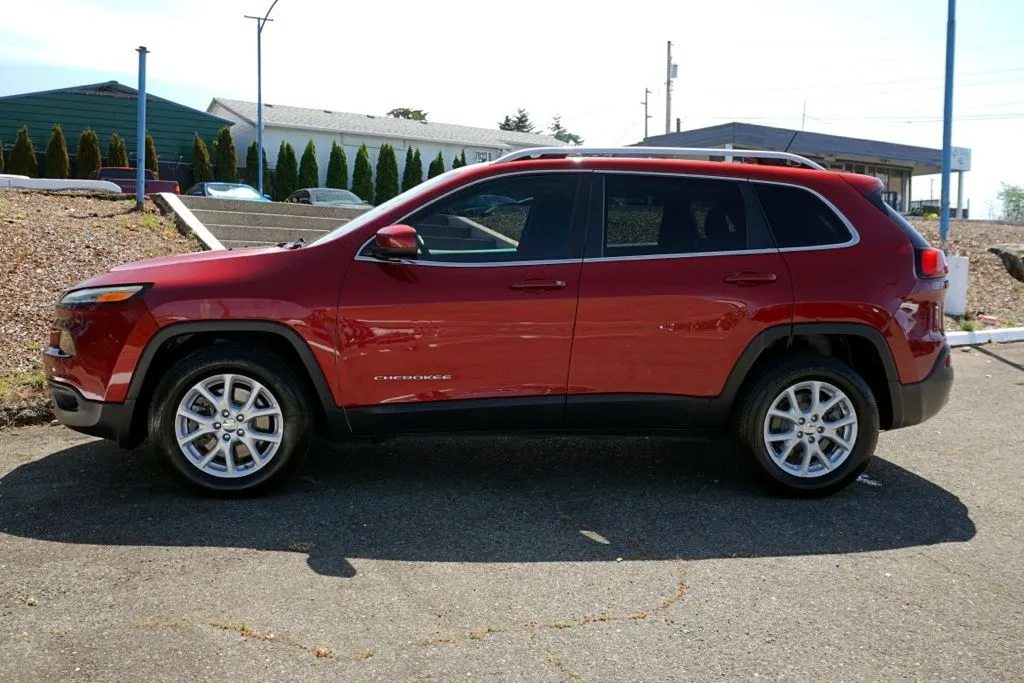 Jeep Cherokee photo 8