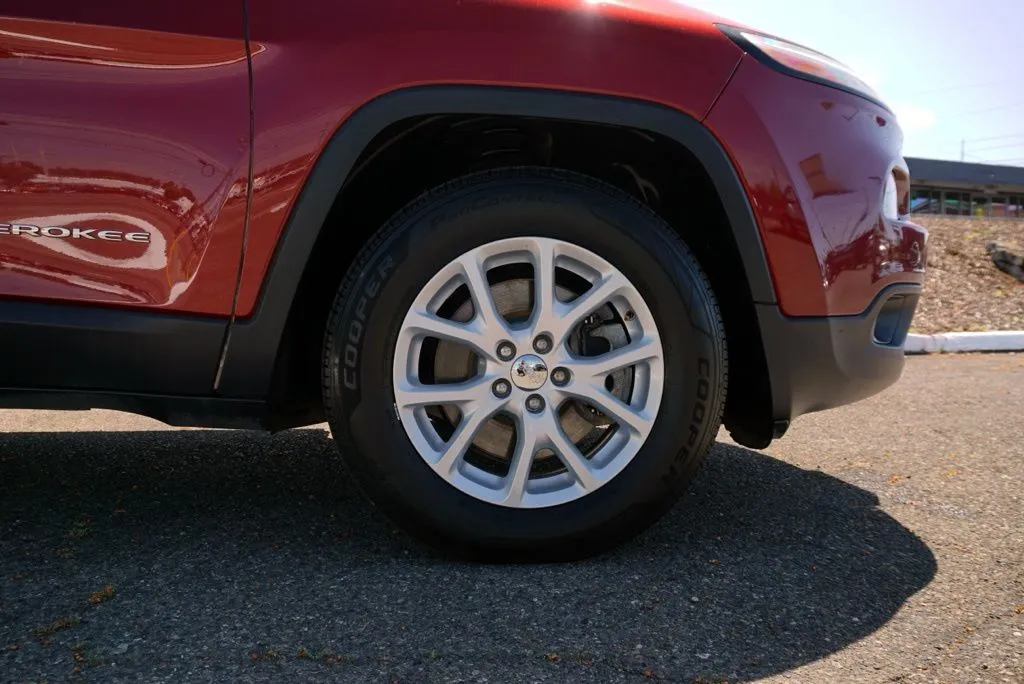 Jeep Cherokee photo 9