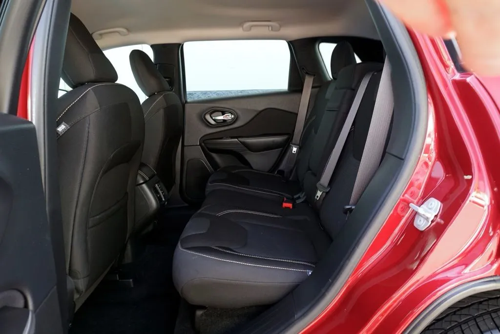 Jeep Cherokee photo 19