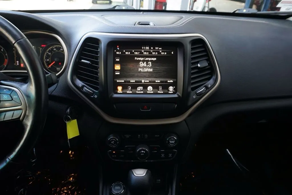 Jeep Cherokee photo 16