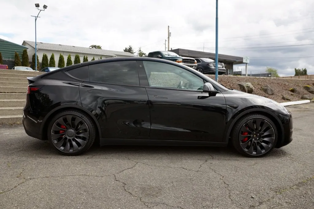 Tesla Model Y photo 6