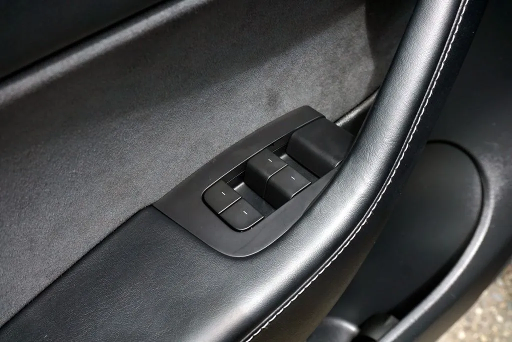 Tesla Model Y photo 14
