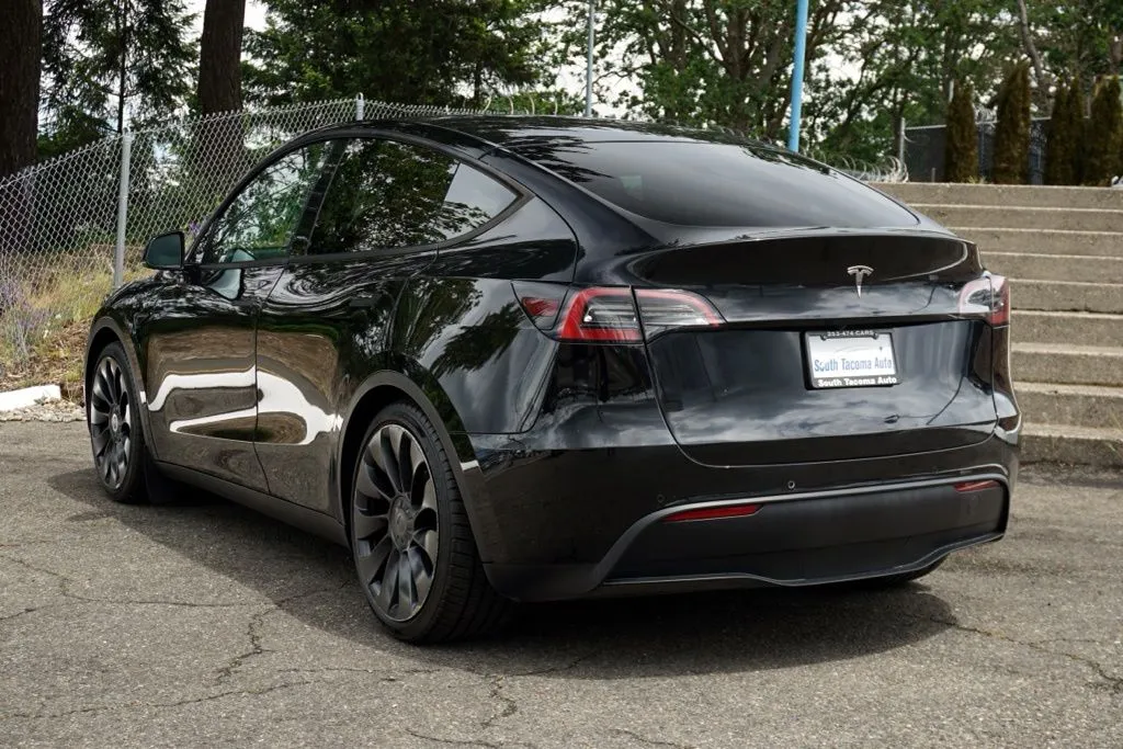 Tesla Model Y photo 5