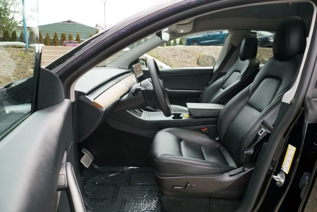 Tesla Model Y photo 24
