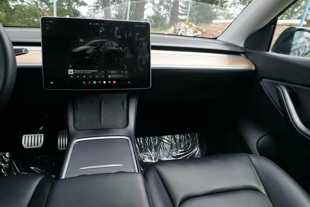 Tesla Model Y photo 15