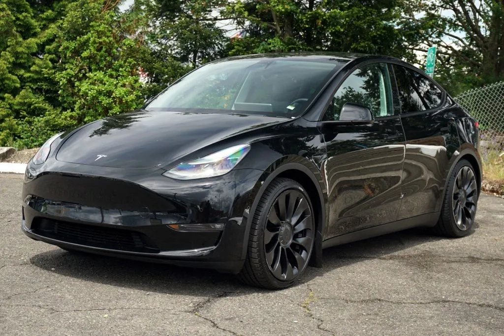 Tesla Model Y photo 7
