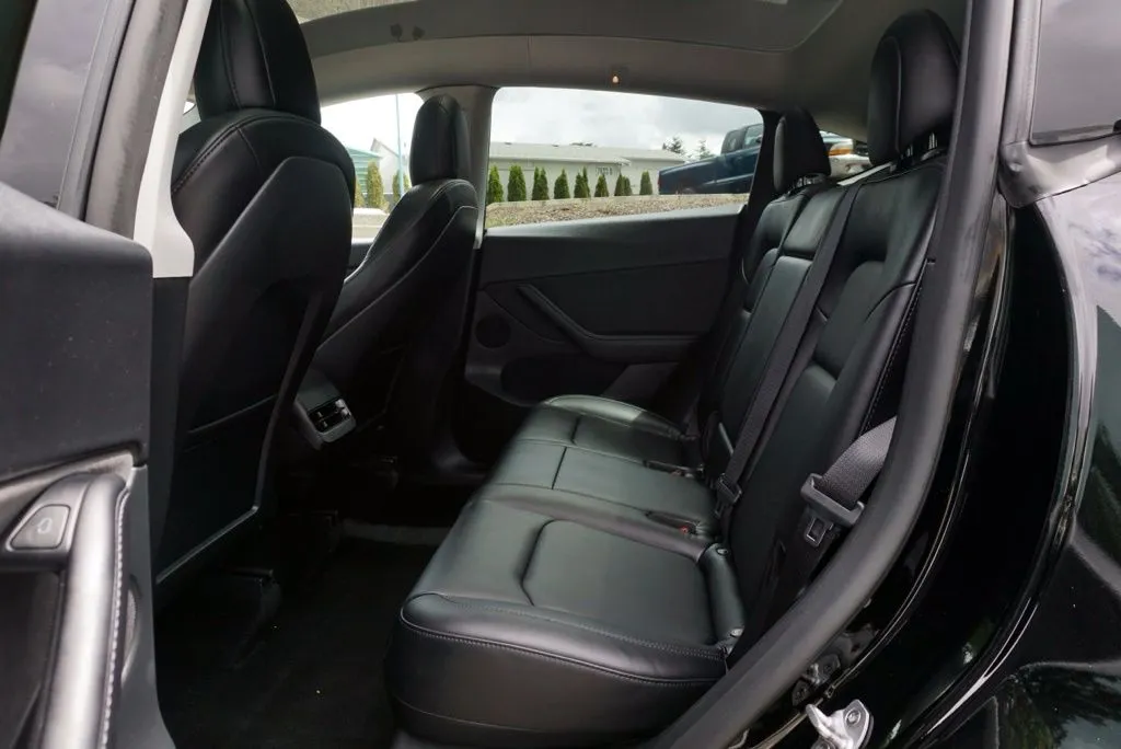 Tesla Model Y photo 25