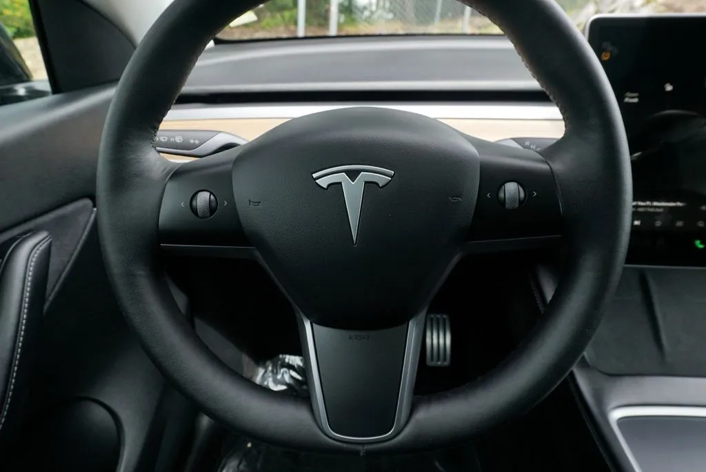 Tesla Model Y photo 18