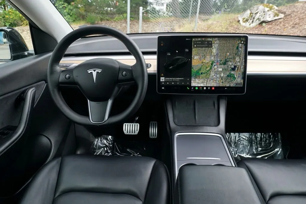 Tesla Model Y photo 22