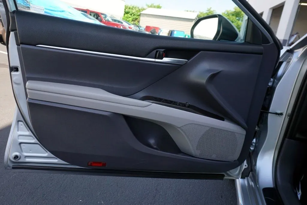 Toyota Camry photo 11