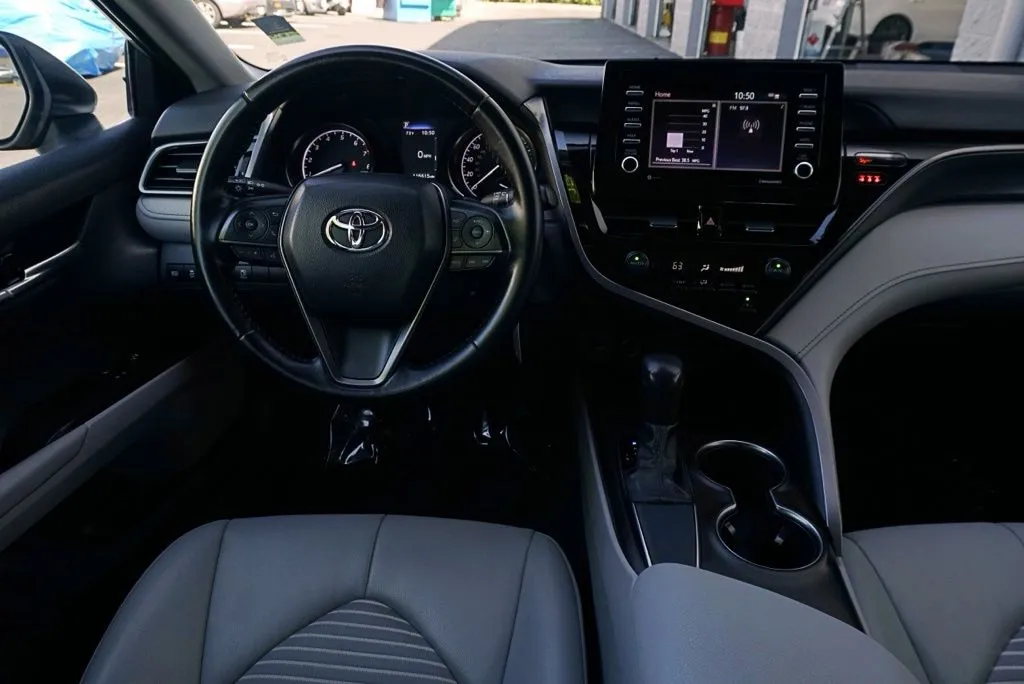 Toyota Camry photo 13