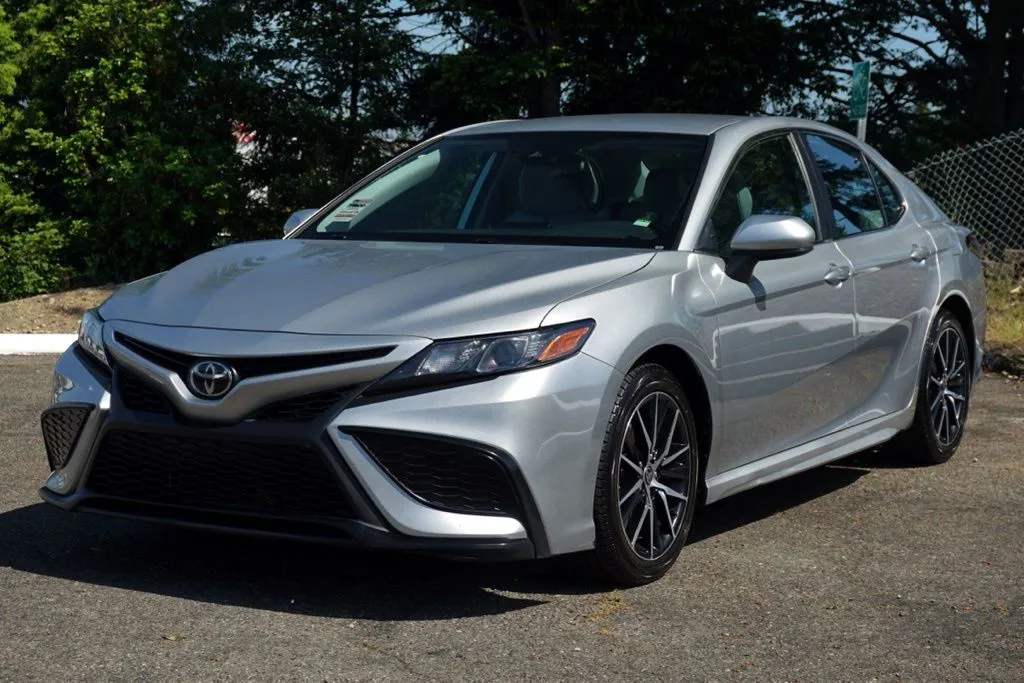 Toyota Camry photo 7