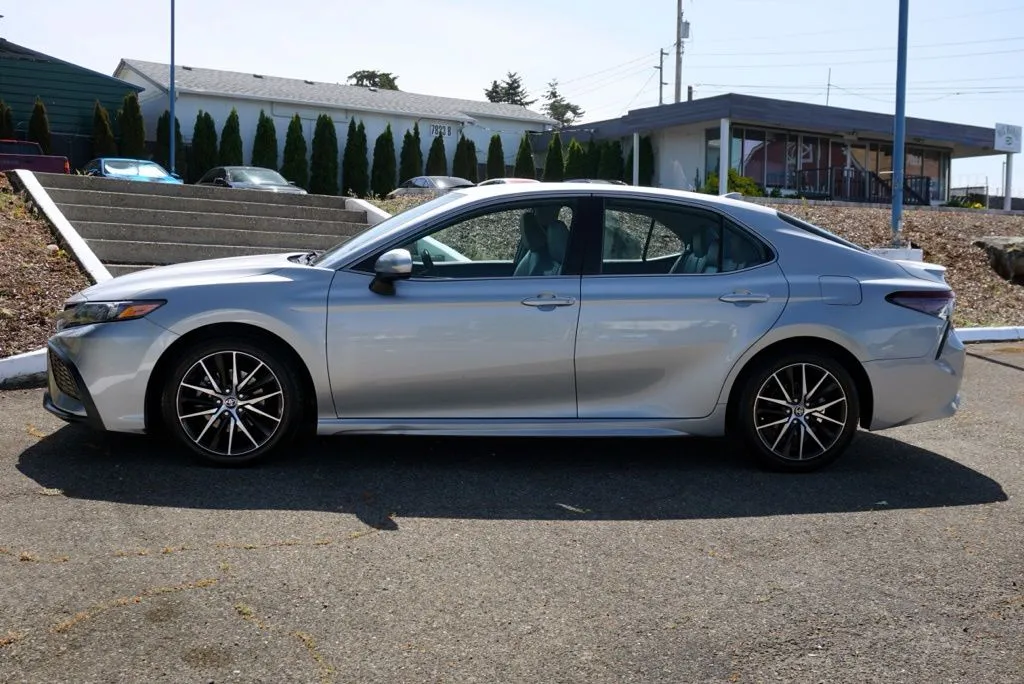 Toyota Camry photo 8
