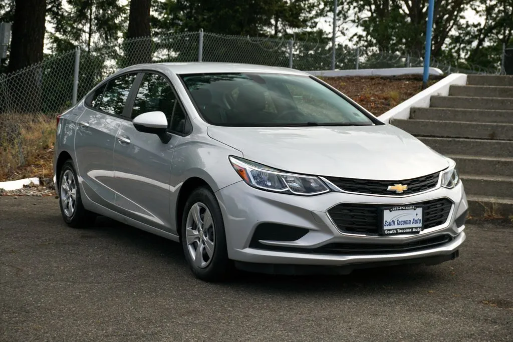 2017 Chevrolet Cruze LS Auto's photo