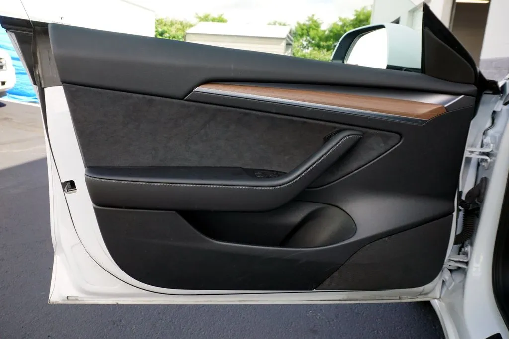 Tesla Model 3 photo 14