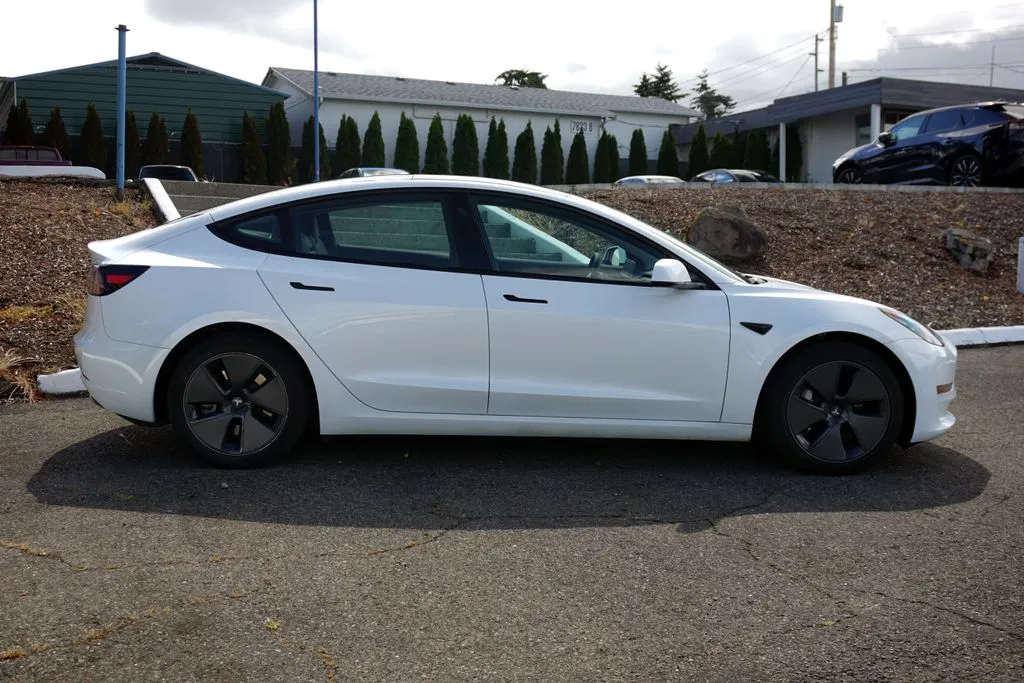 Tesla Model 3 photo 6