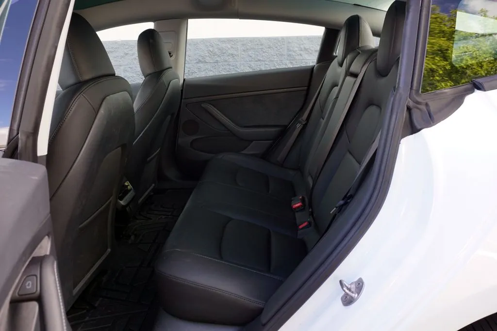 Tesla Model 3 photo 19