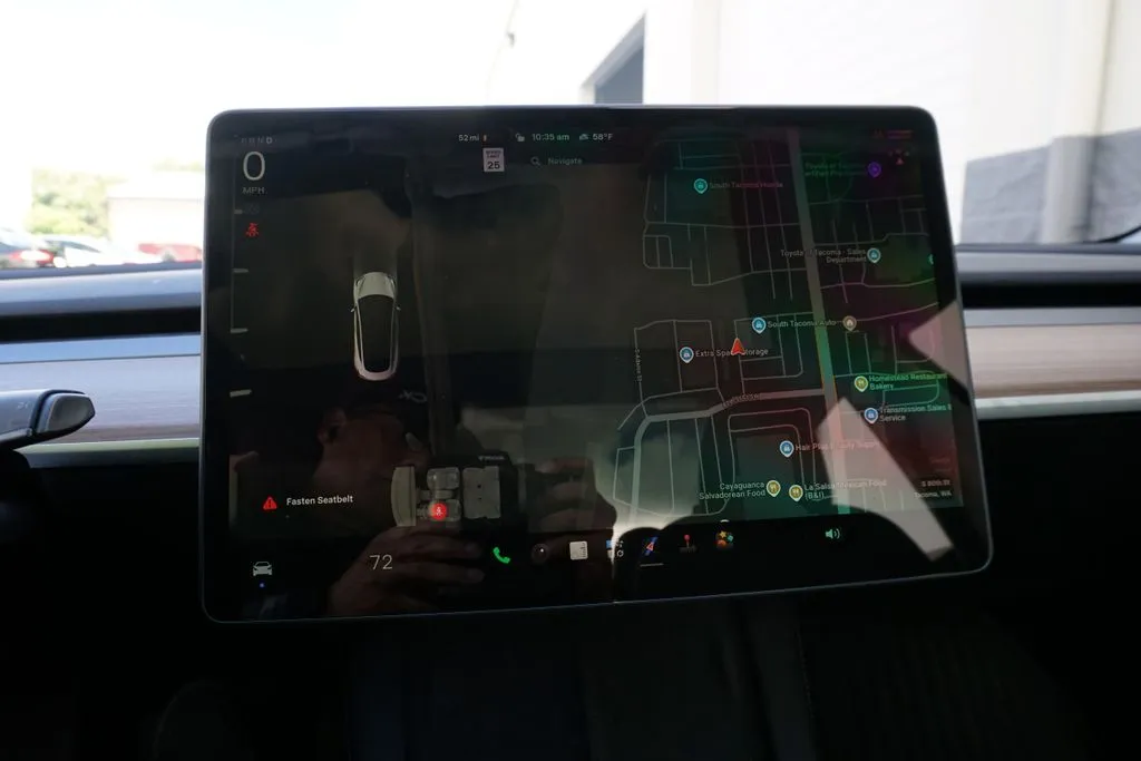 Tesla Model 3 photo 24
