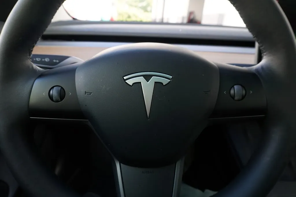 Tesla Model 3 photo 22