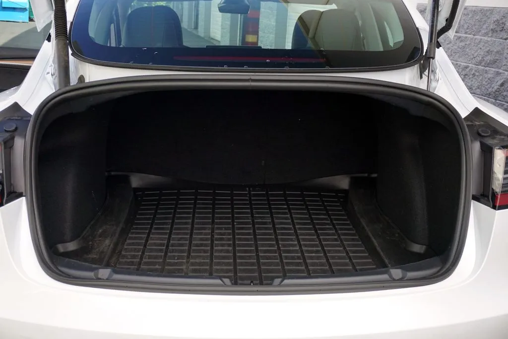 Tesla Model 3 photo 20