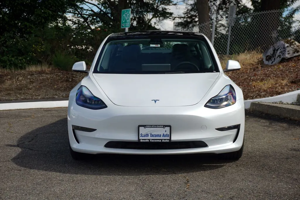 Tesla Model 3 photo 2