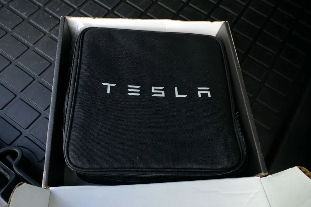 Tesla Model 3 photo 11