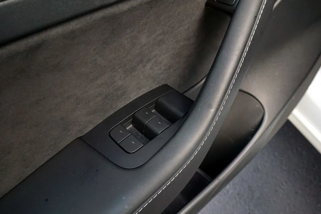 Tesla Model 3 photo 15