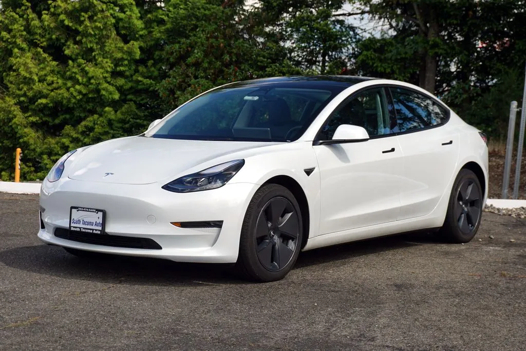 Tesla Model 3 photo 7