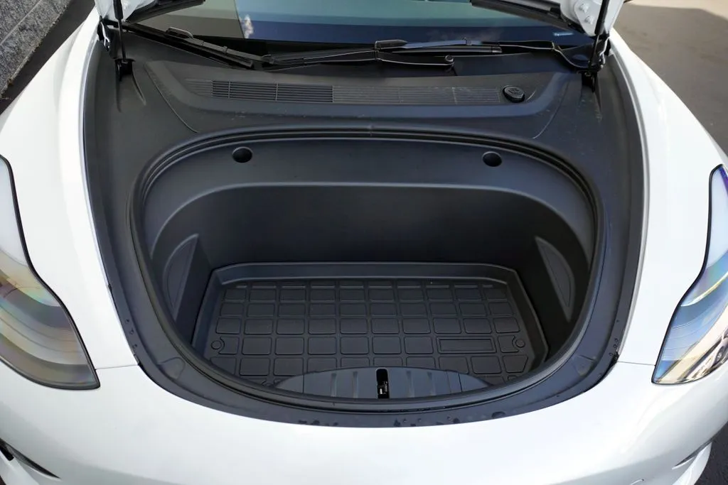 Tesla Model 3 photo 10