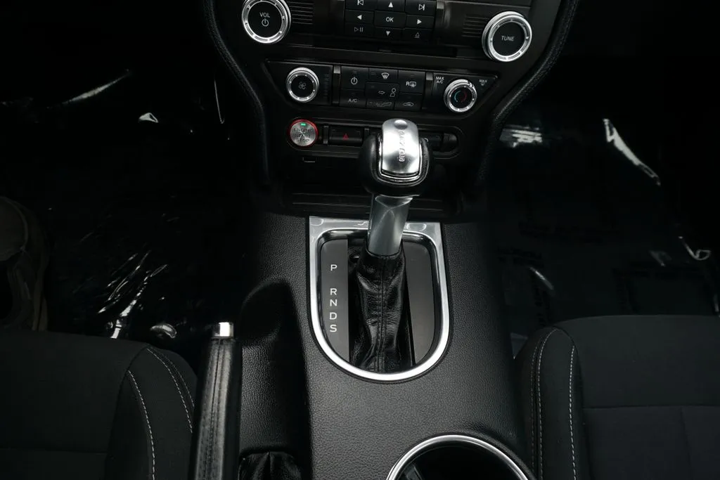 Ford Mustang photo 18