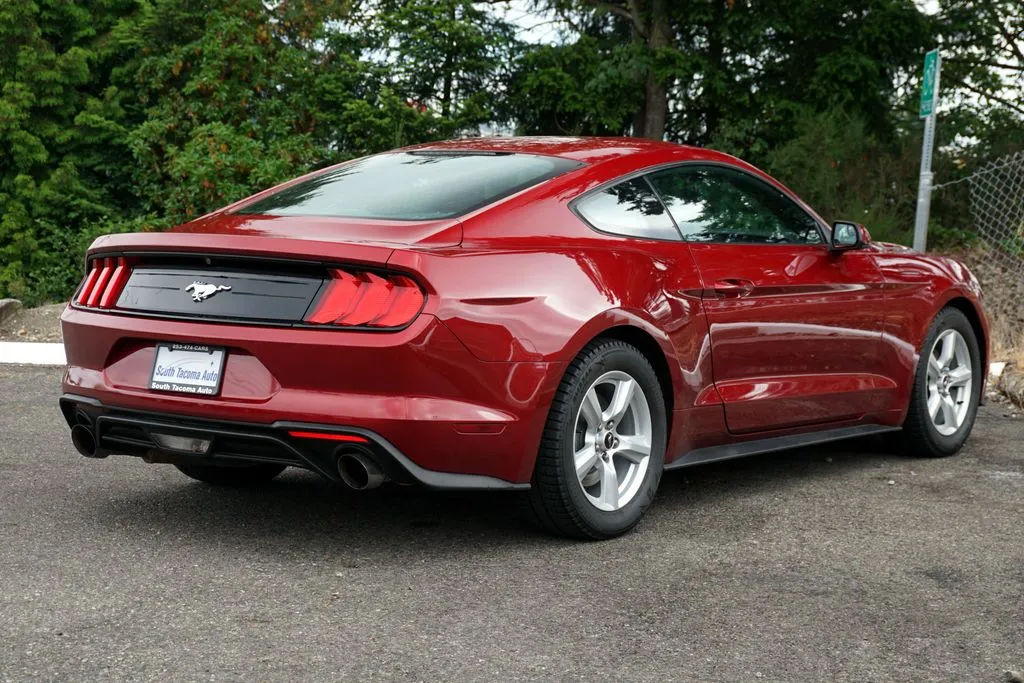 Ford Mustang photo 4