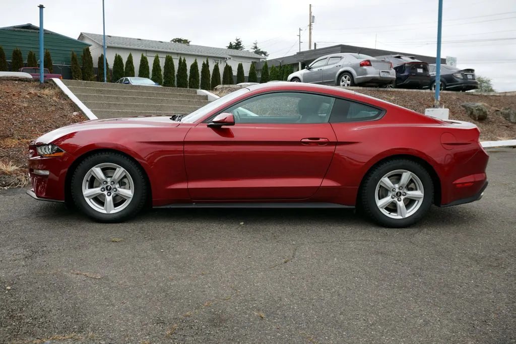 Ford Mustang photo 5