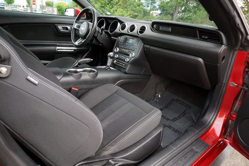Ford Mustang photo 11