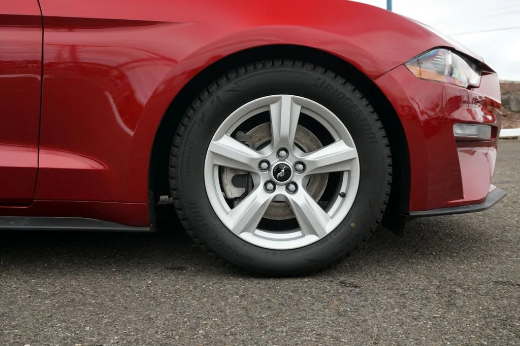 Ford Mustang photo 6