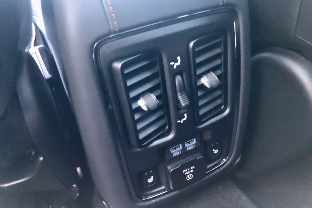Jeep Grand Cherokee photo 22