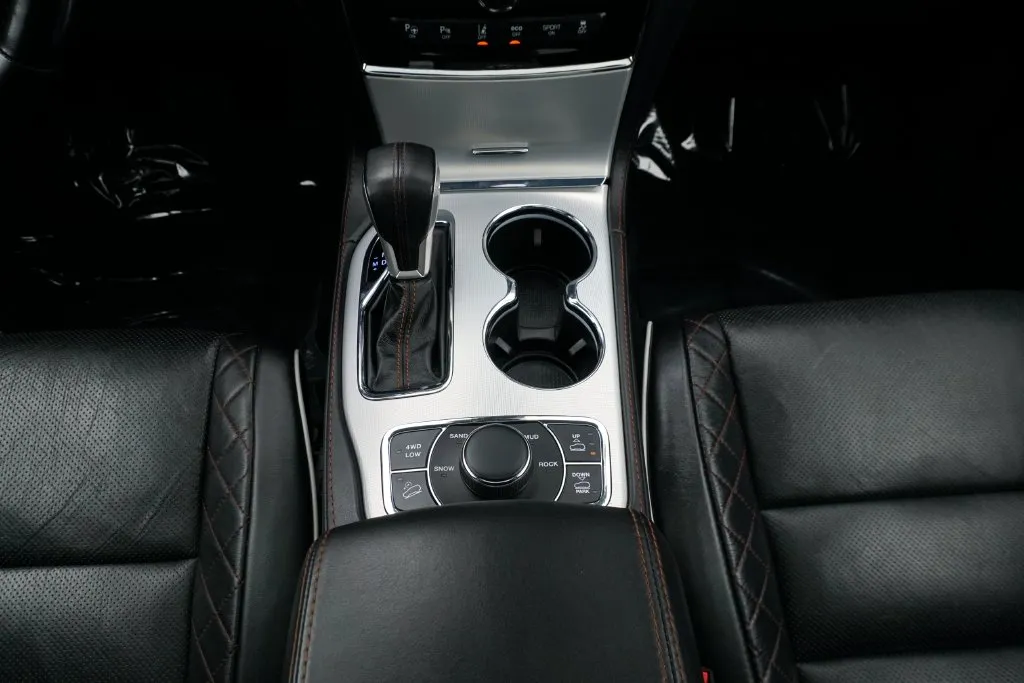 Jeep Grand Cherokee photo 26