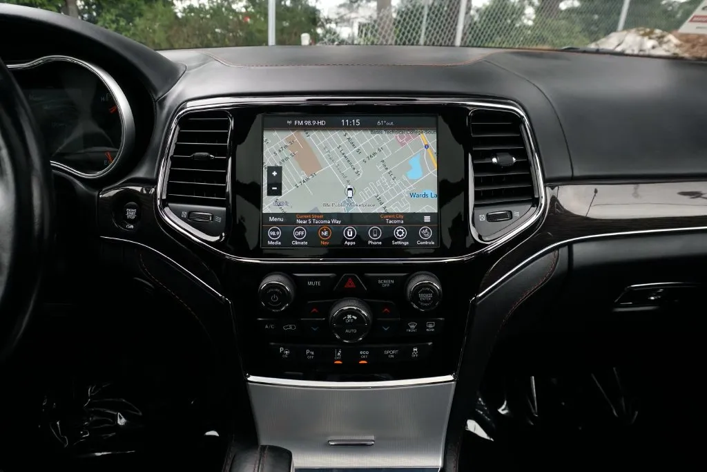 Jeep Grand Cherokee photo 32