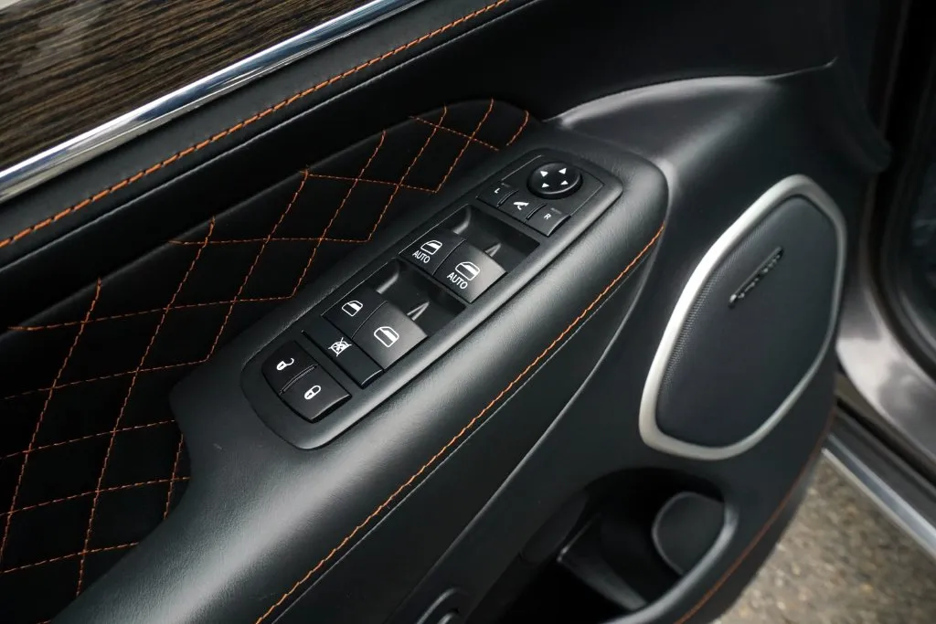 Jeep Grand Cherokee photo 17